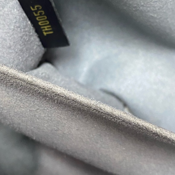 Vintage Louis Vuitton Jasmine Black Epi Leather - Picture 13 of 16